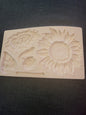 Silikonform, Stor solsikke med små blomster og blader. Veldig god å bruke med Stone art leire.  24x14 cm